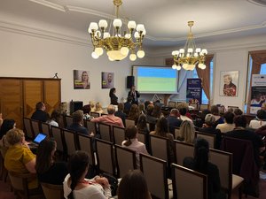 Voller Saal beim Fachsymposium im Parlament in Prag