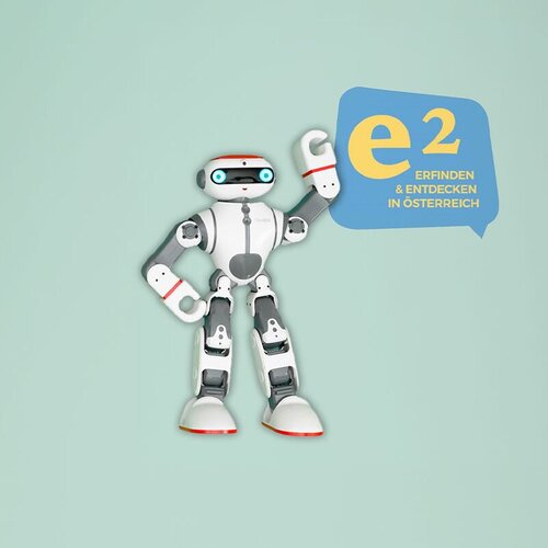 Roboter mit dem Schild "erfinden & entdecken in Österreich"