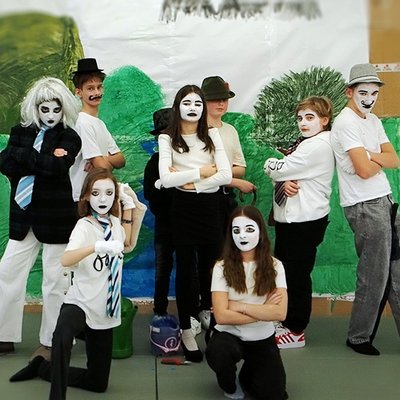 Die Kinder der Schule Scola gewinnen mit einem Video im Stil von Charlie Chaplin den Sonderpreis beim Jugend Award Wasser.
