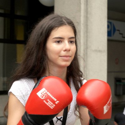 Jugendliche trainieren mentale und körperliche Stärke bei der Jugendgesundheitskonferenz