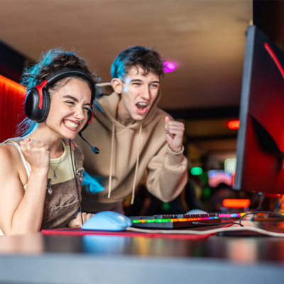 Jugendliche beim Online-Spiel