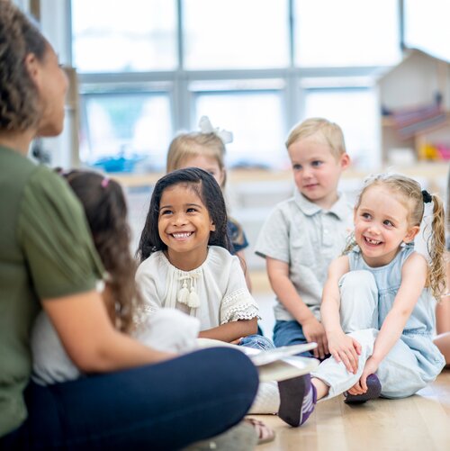 Kinder lernen im Kindergarten